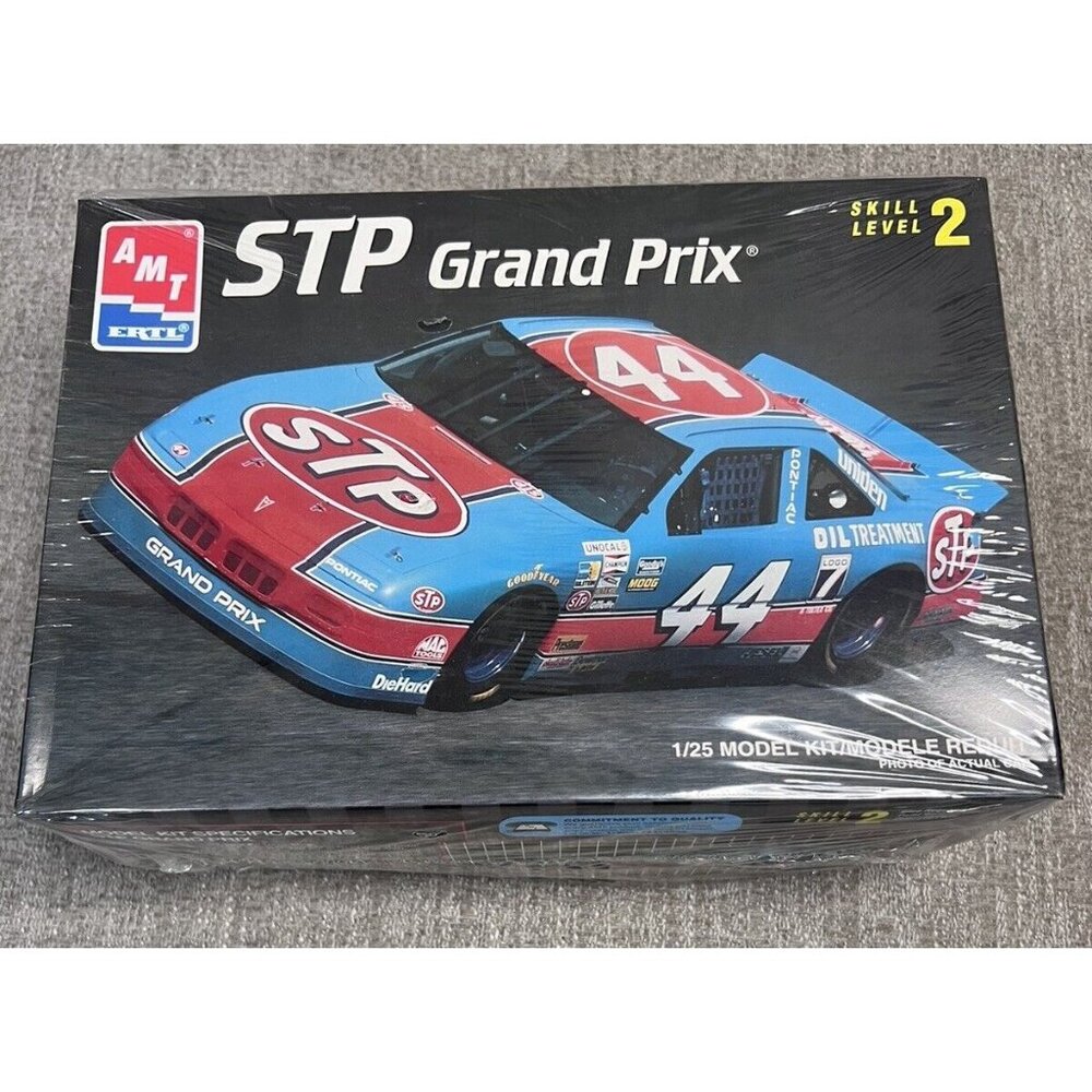 AMT Ertl Nascar STP Grand Prix 1/25 Model Kit 6892 Vintage 1993 New Factory